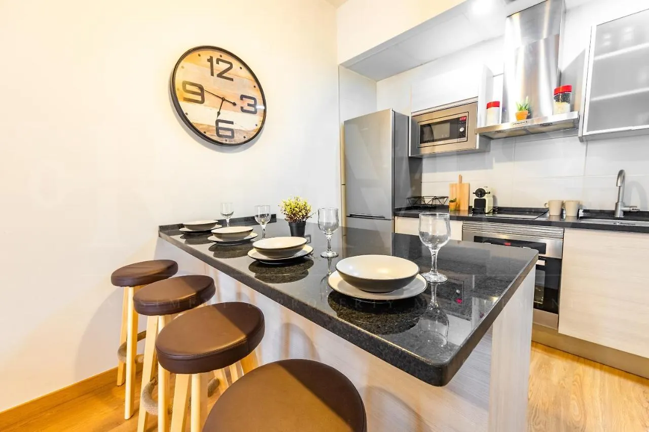 Cozy Flat With Common Pool & Parking - Center By Rems Apartment Malaga