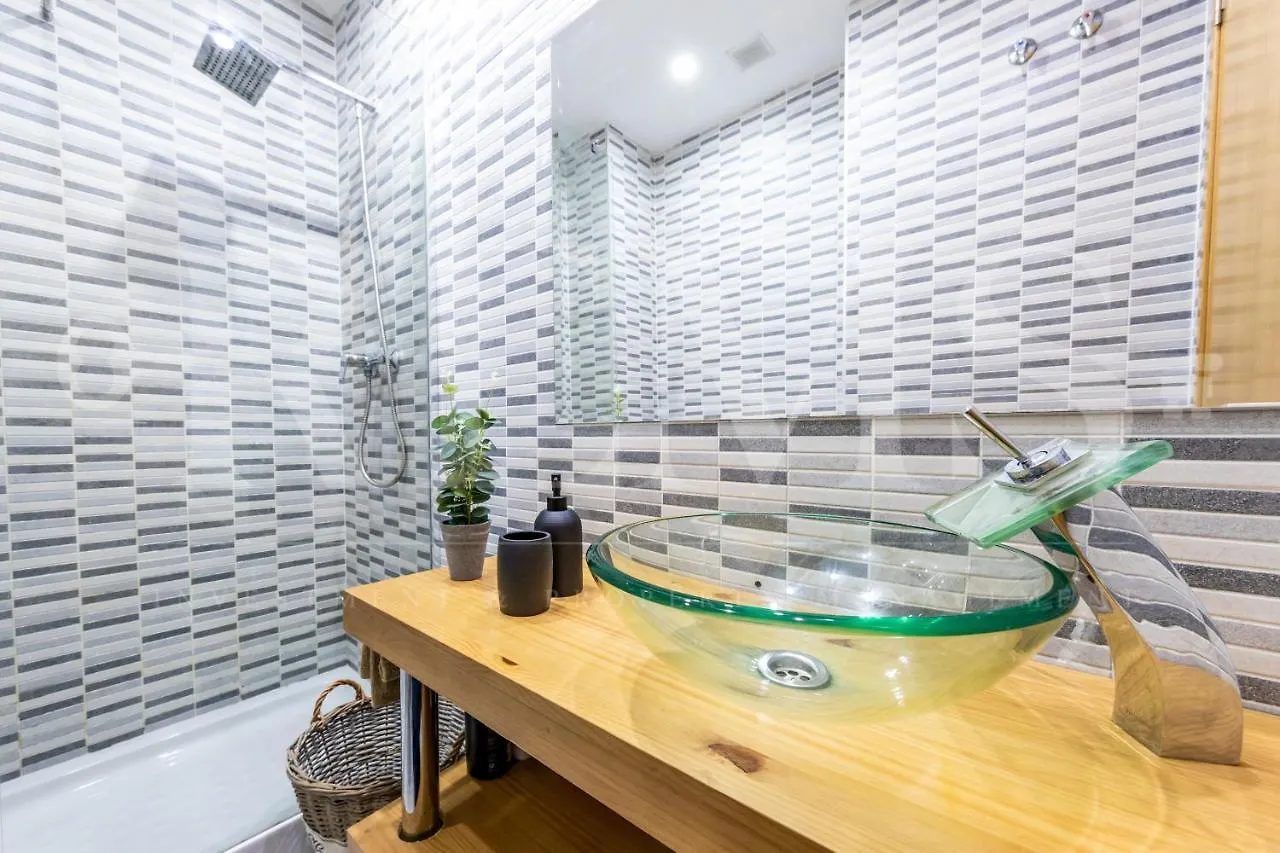 Cozy Flat With Common Pool & Parking - Center By Rems Apartment Malaga 0*,  Spain
