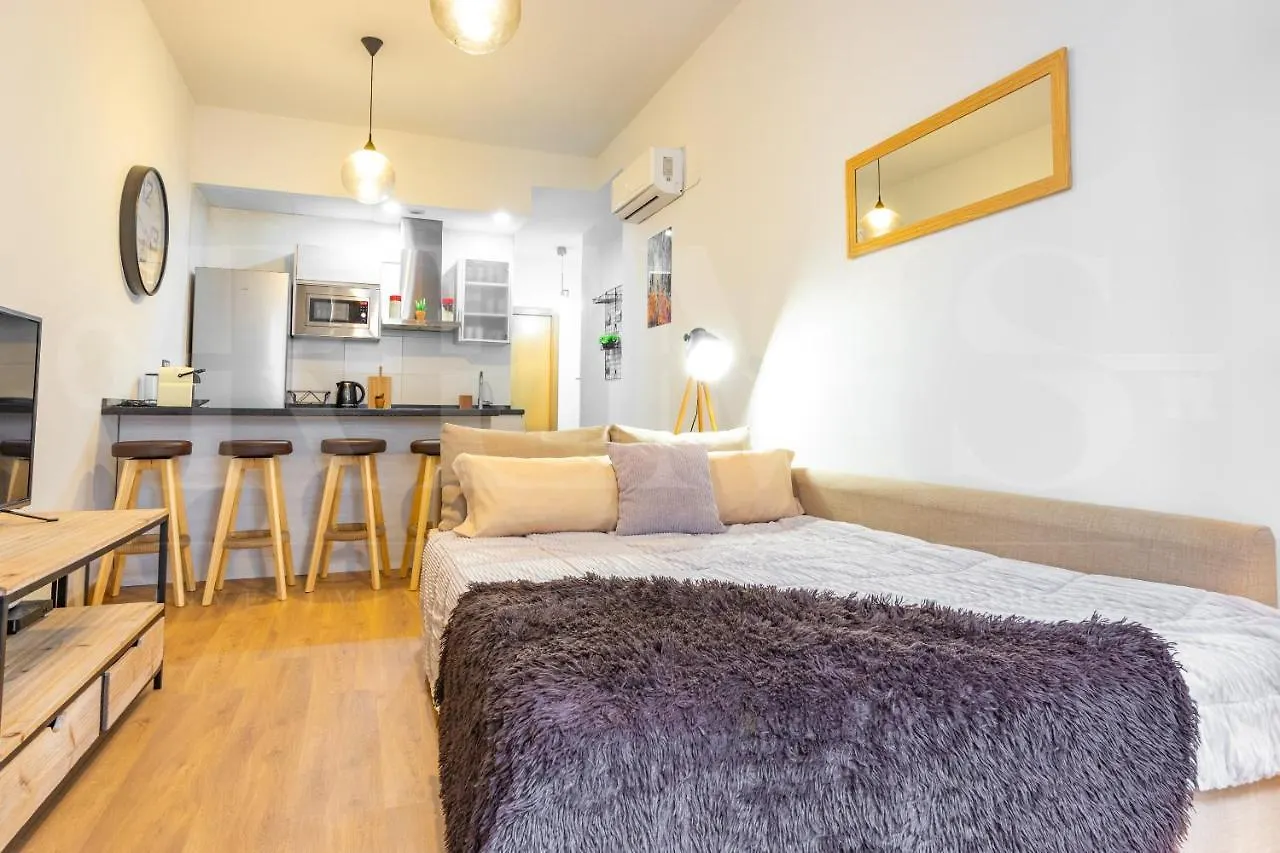 Cozy Flat With Common Pool & Parking - Center By Rems Apartment Malaga 0*,  Spain