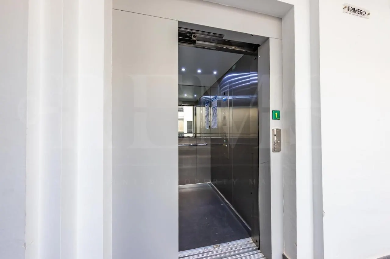 Cozy Flat With Common Pool & Parking - Center By Rems Apartment Malaga
